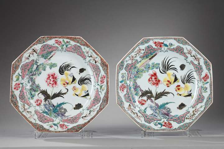Pair of plates decorated with cockerels - Yongzheng period